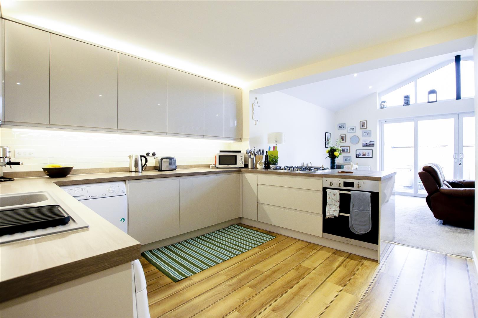 3 Bed Bungalow For Sale - Main Image